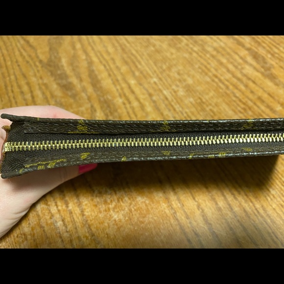 Louis Vuitton Bucket GM pouch! - Picture 13 of 14